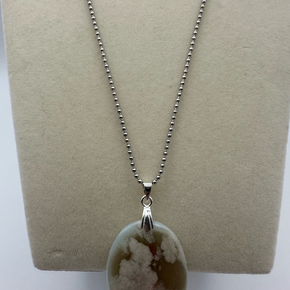 Flower Agate Round/Oval Pendant Necklace - Picture 3 of 10